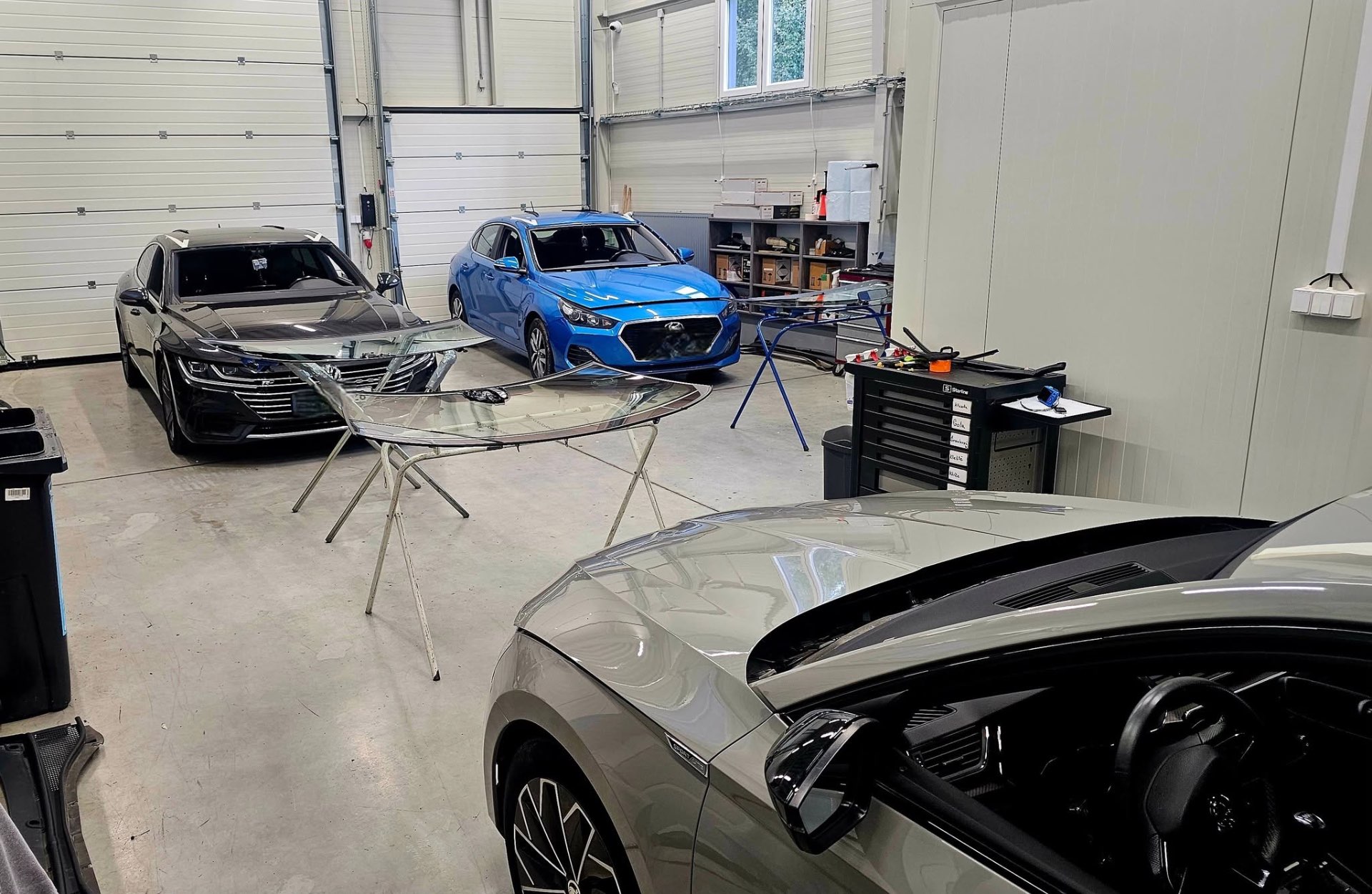 Výměna autoskla na vozech v dílně AP Autosklo