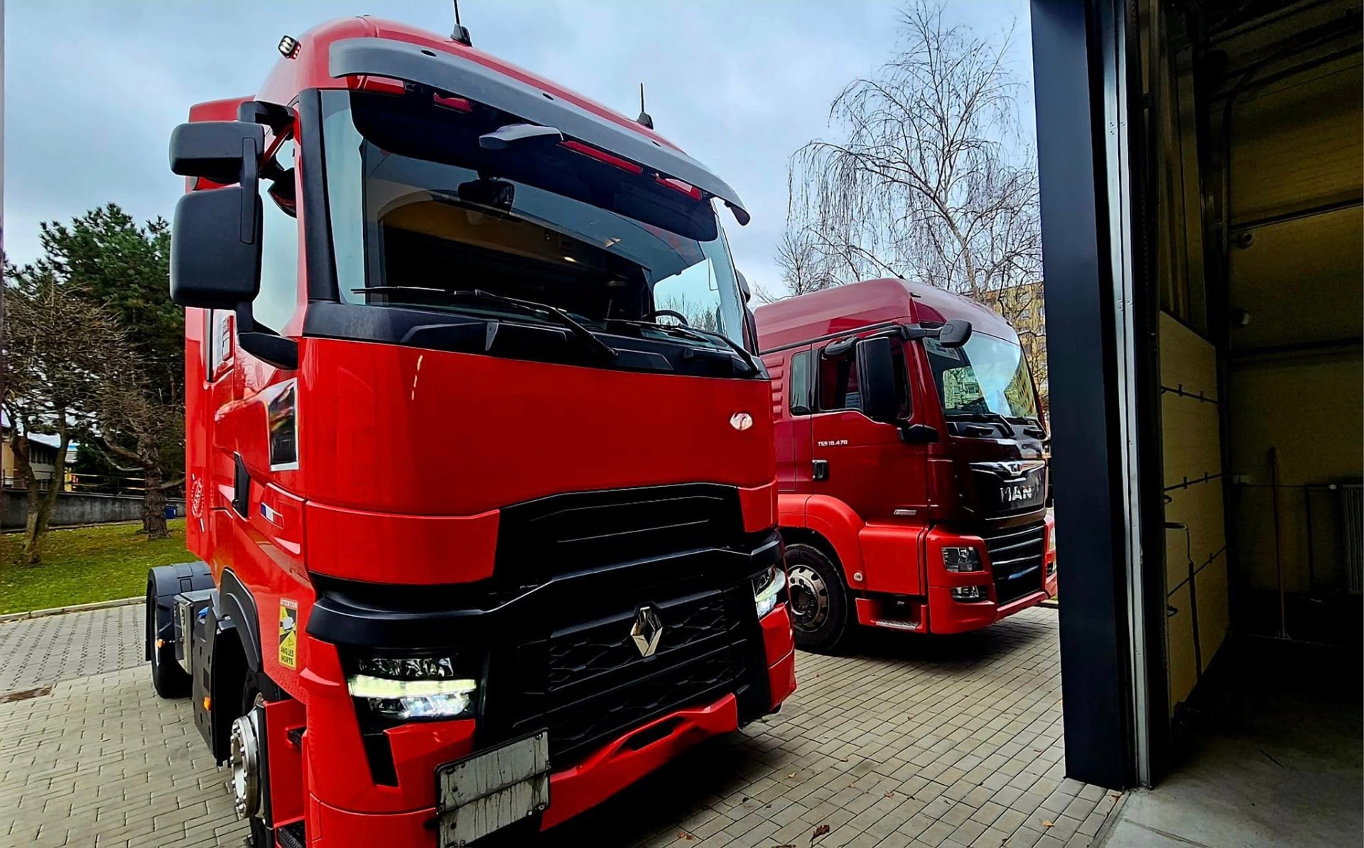 Nákladní vozy Renault a MAN po výměně skel